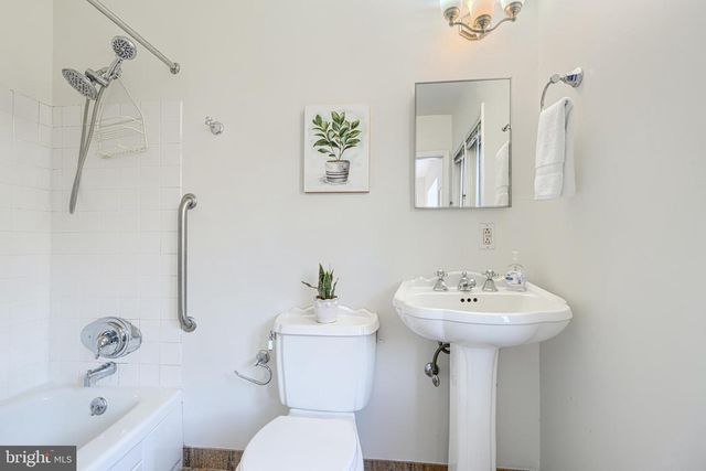 211 BOLTON PL, Baltimore, MD 21217