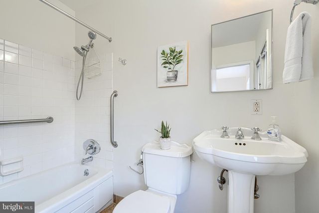 211 BOLTON PL, Baltimore, MD 21217