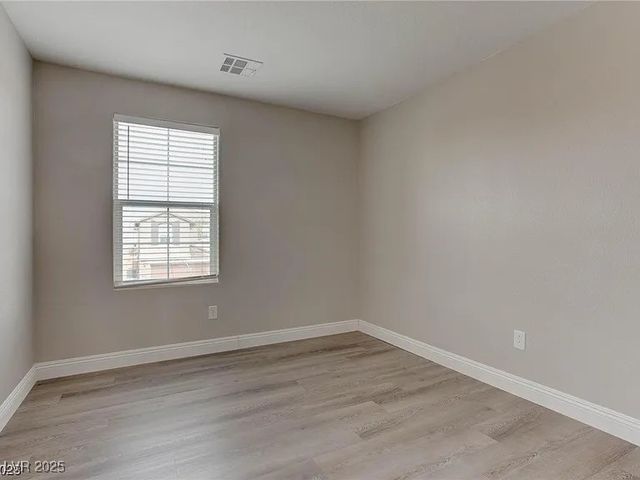 7021 Town Forest Avenue, Las Vegas, NV 89179