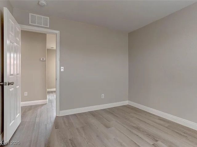 7021 Town Forest Avenue, Las Vegas, NV 89179