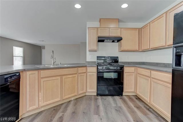 7021 Town Forest Avenue, Las Vegas, NV 89179