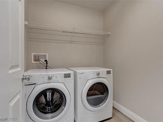 7021 Town Forest Avenue, Las Vegas, NV 89179