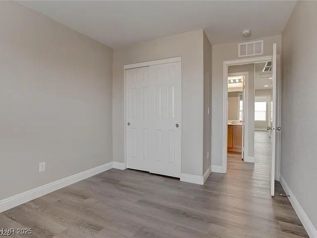 7021 Town Forest Avenue, Las Vegas, NV 89179