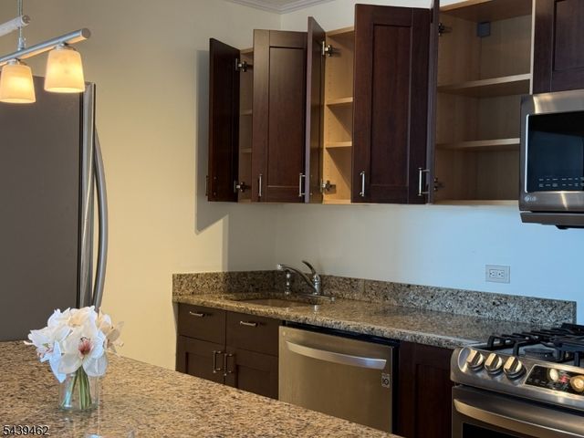 7004 Kennedy Blvd East 39f, Guttenberg Town, NJ 07093