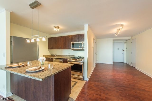 7004 Kennedy Blvd East 39f, Guttenberg Town, NJ 07093