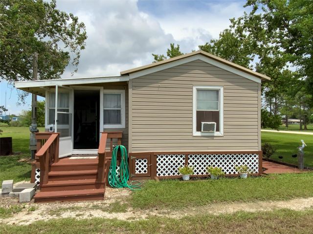 160 Tupelo S, Palacios, TX 77465