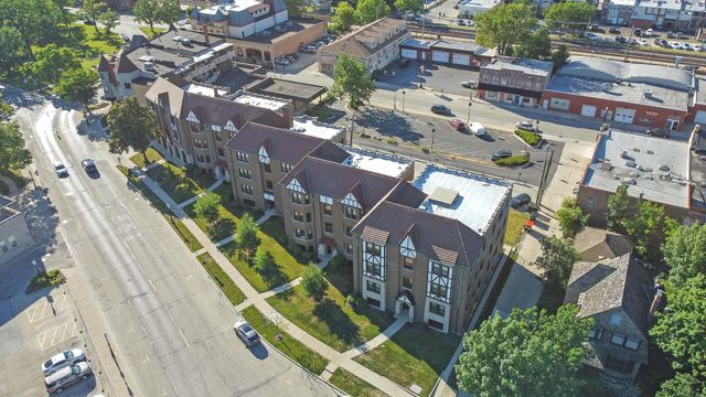 38 Lawton Road 2, Riverside, IL 60546