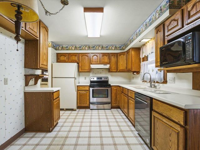 2406 Skyline Drive, Beloit, WI 53511