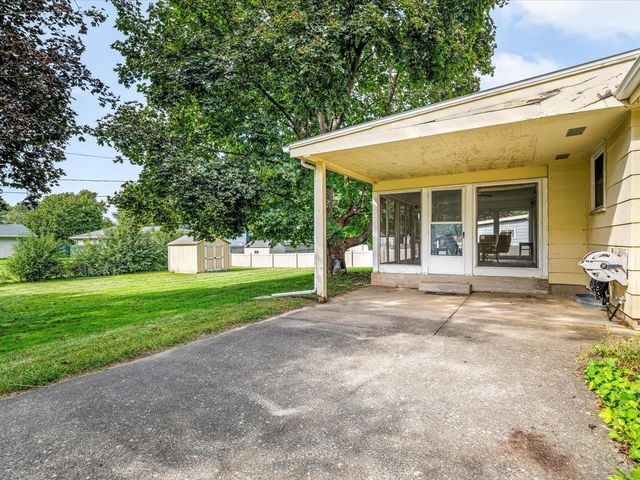 2406 Skyline Drive, Beloit, WI 53511