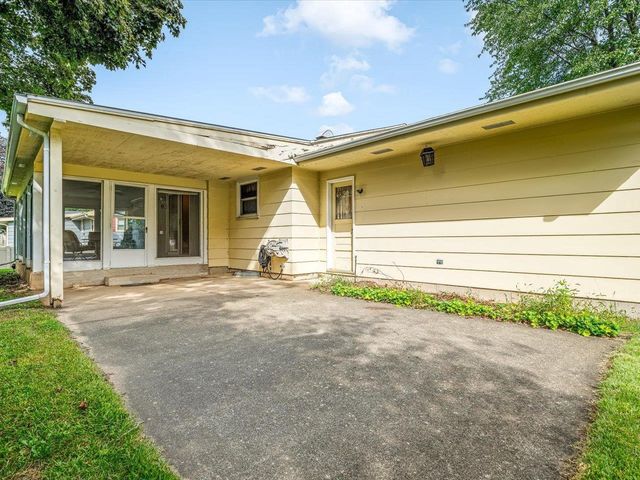 2406 Skyline Drive, Beloit, WI 53511
