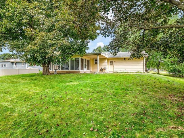2406 Skyline Drive, Beloit, WI 53511