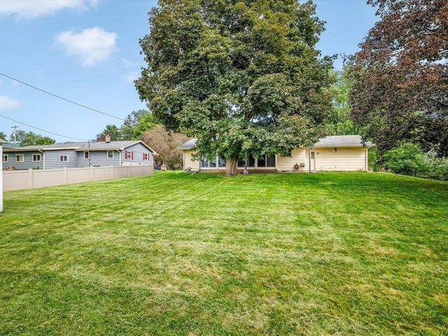 2406 Skyline Drive, Beloit, WI 53511
