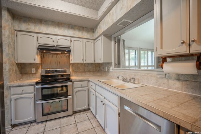 1010 E Bitters Rd, San Antonio, TX 78216