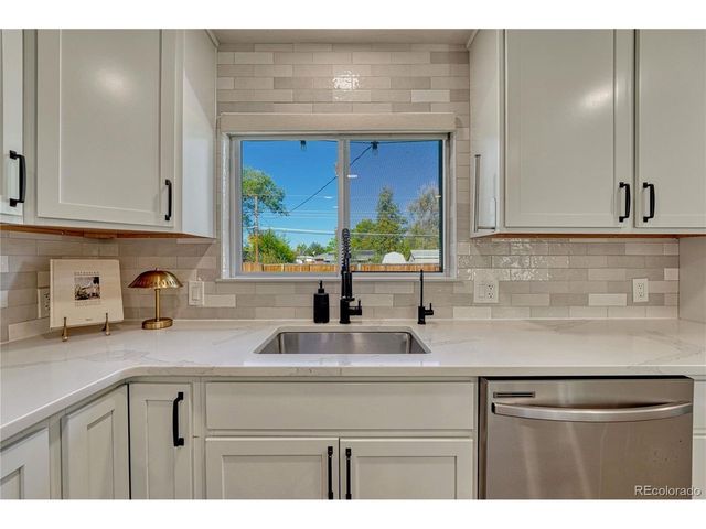 6945 S Clermont Dr, Centennial, CO 80122