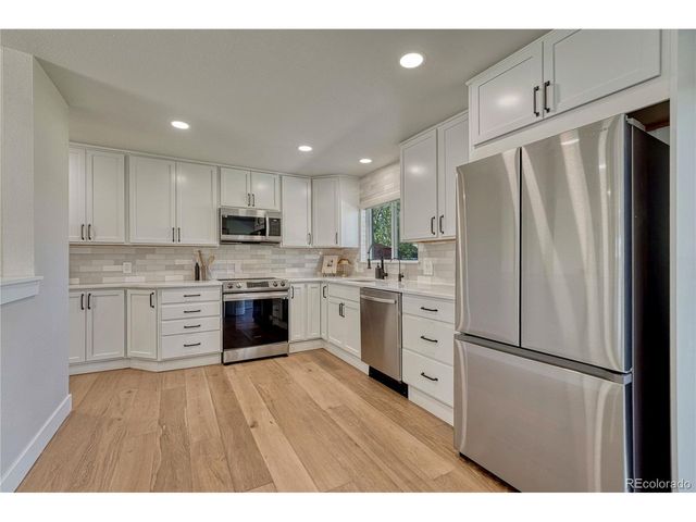 6945 S Clermont Dr, Centennial, CO 80122