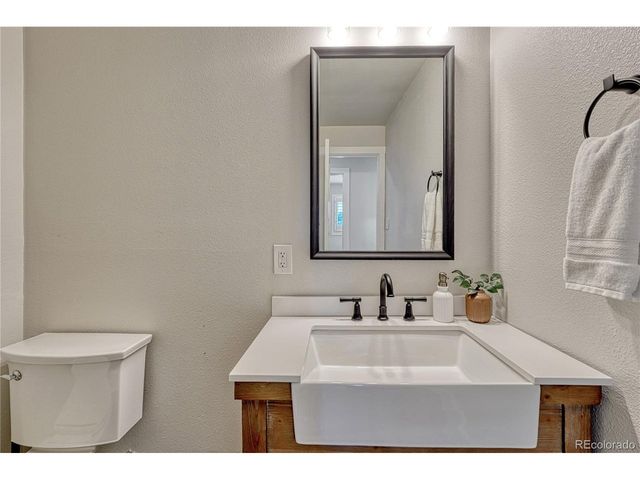 6945 S Clermont Dr, Centennial, CO 80122