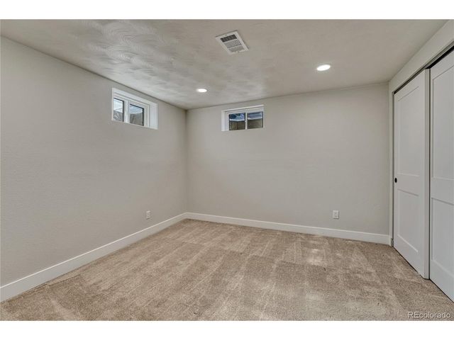 6945 S Clermont Dr, Centennial, CO 80122