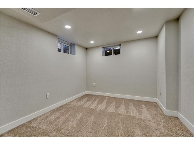6945 S Clermont Dr, Centennial, CO 80122