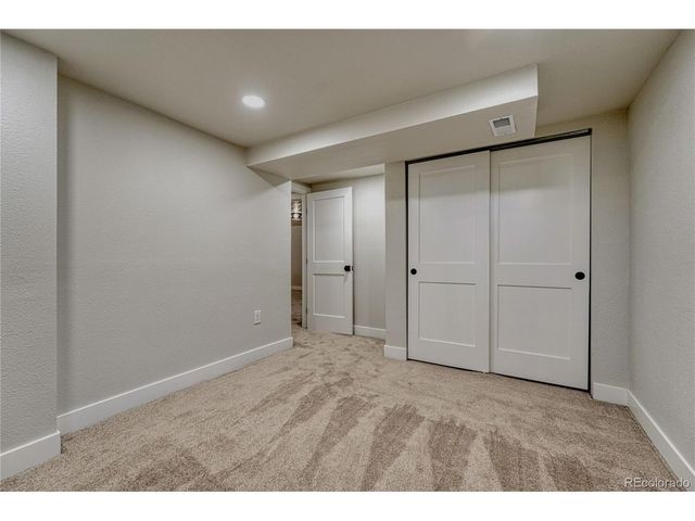 6945 S Clermont Dr, Centennial, CO 80122