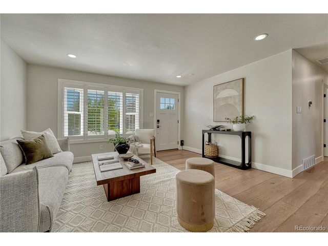 6945 S Clermont Dr, Centennial, CO 80122