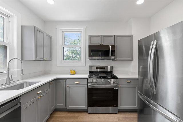 8952 Eastwood Rd, Pittsburgh, PA 15235