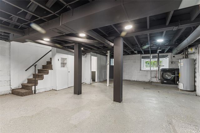 8952 Eastwood Rd, Pittsburgh, PA 15235