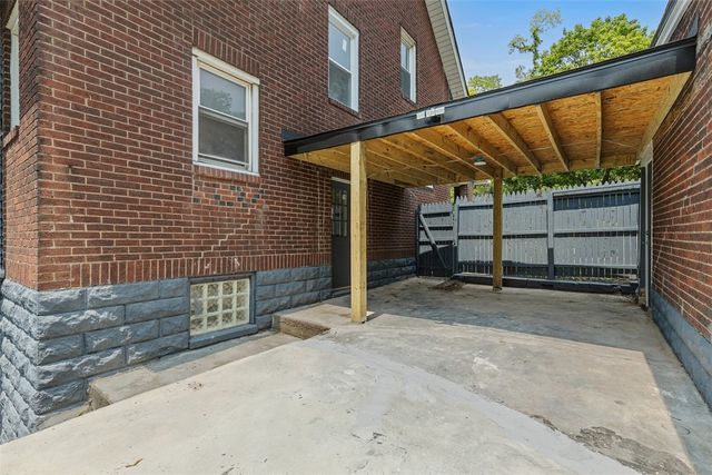 8952 Eastwood Rd, Pittsburgh, PA 15235