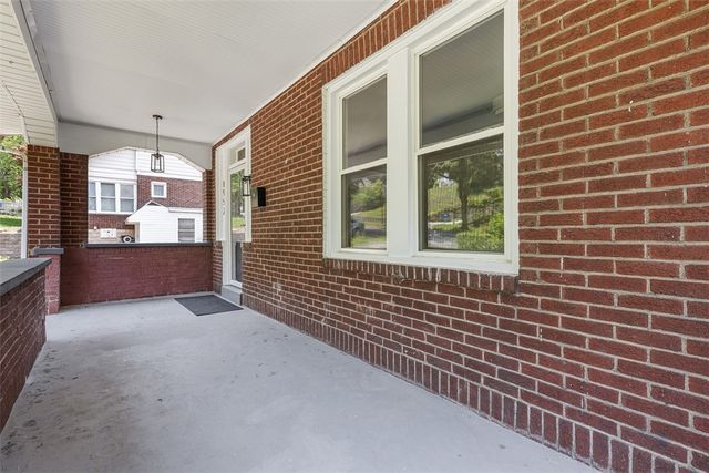 8952 Eastwood Rd, Pittsburgh, PA 15235