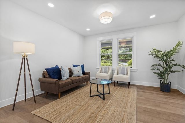 8952 Eastwood Rd, Pittsburgh, PA 15235