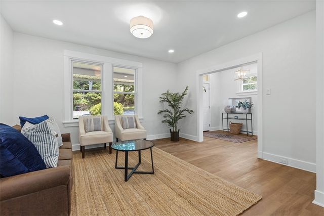 8952 Eastwood Rd, Pittsburgh, PA 15235