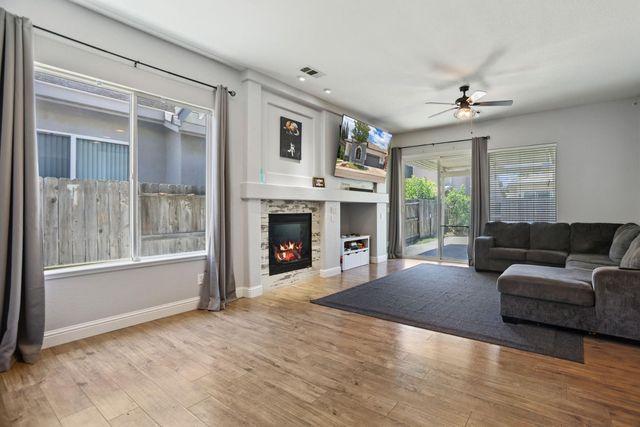 5239 Sire Ct, Riverbank, CA 95367