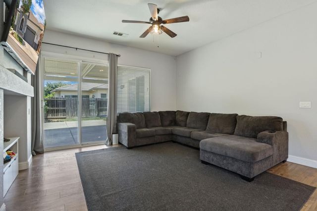 5239 Sire Ct, Riverbank, CA 95367