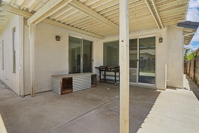 5239 Sire Ct, Riverbank, CA 95367
