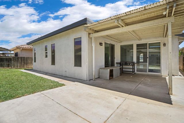 5239 Sire Ct, Riverbank, CA 95367