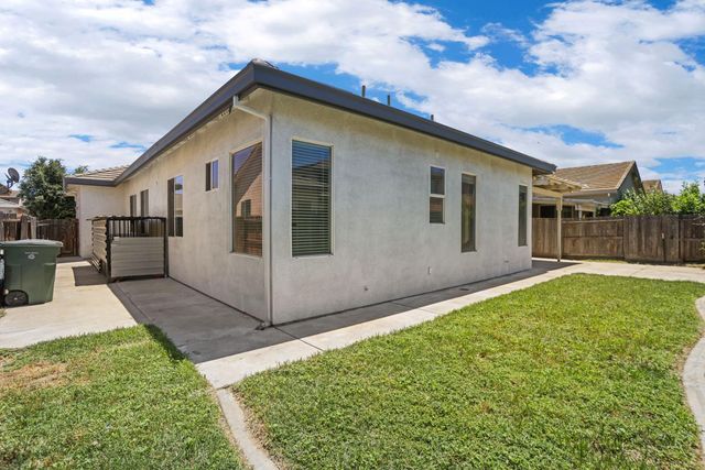 5239 Sire Ct, Riverbank, CA 95367