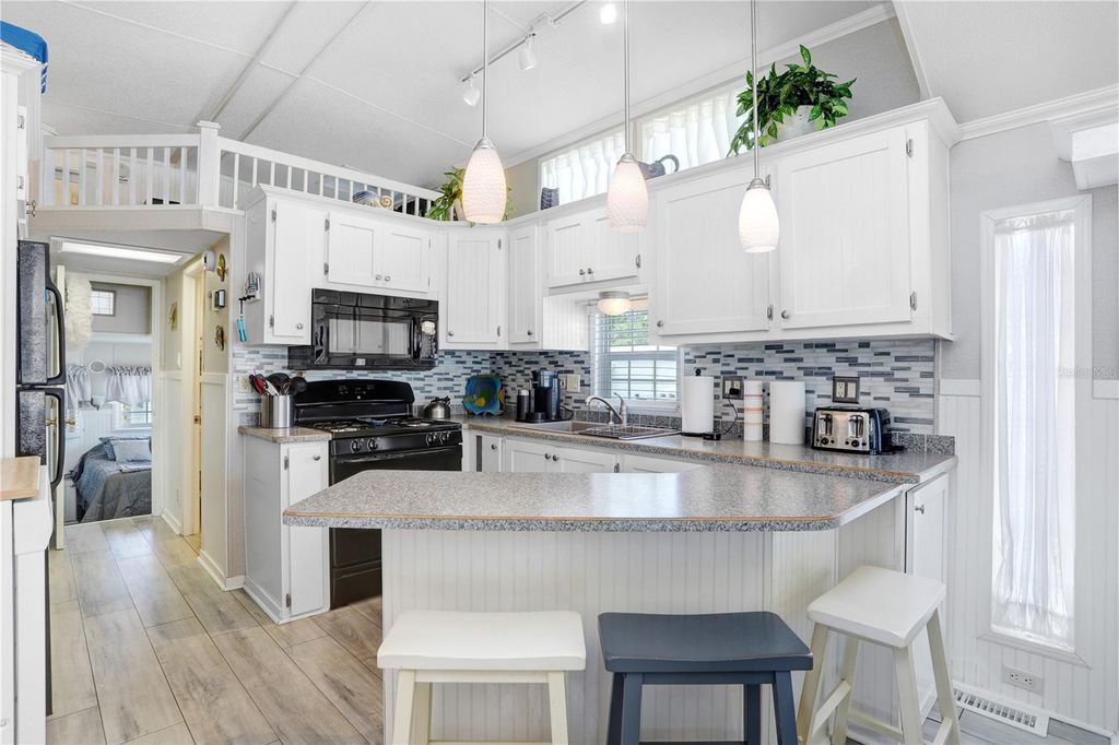 Image 11 of property listing at 3333 26TH AVENUE E 1104, Bradenton, FL 34208