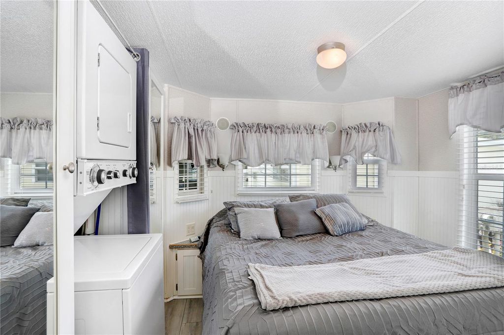 Image 16 of property listing at 3333 26TH AVENUE E 1104, Bradenton, FL 34208