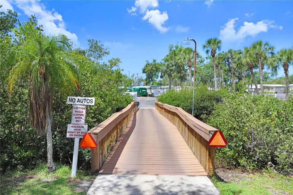 Image 26 of property listing at 3333 26TH AVENUE E 1104, Bradenton, FL 34208