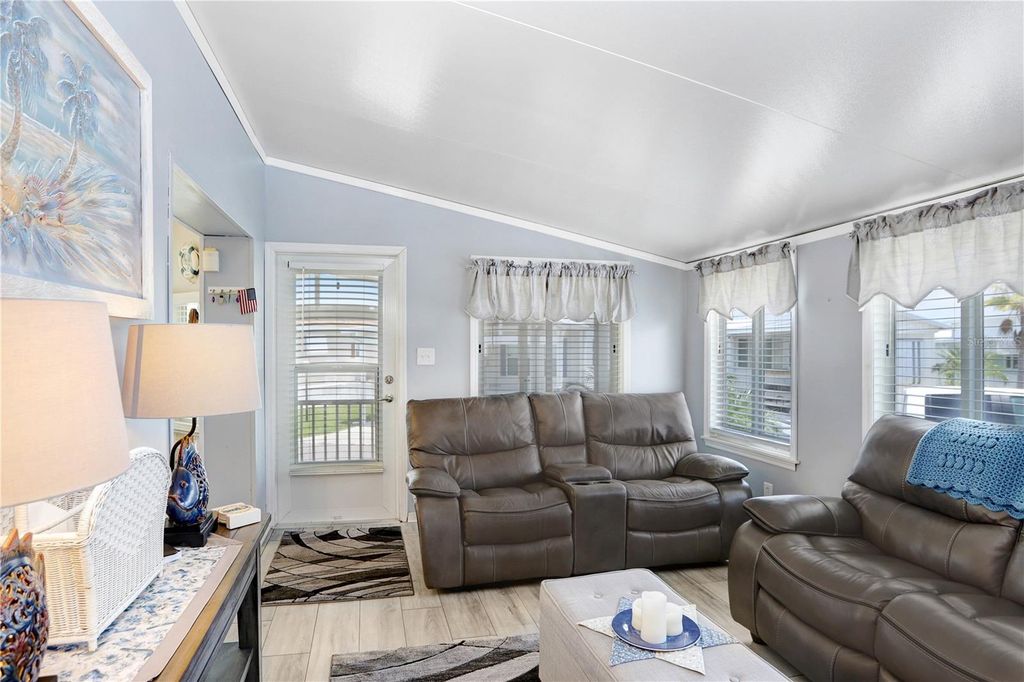 Image 6 of property listing at 3333 26TH AVENUE E 1104, Bradenton, FL 34208