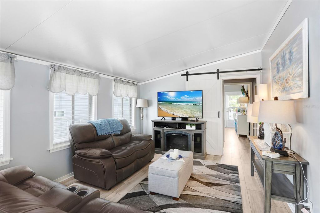 Image 8 of property listing at 3333 26TH AVENUE E 1104, Bradenton, FL 34208