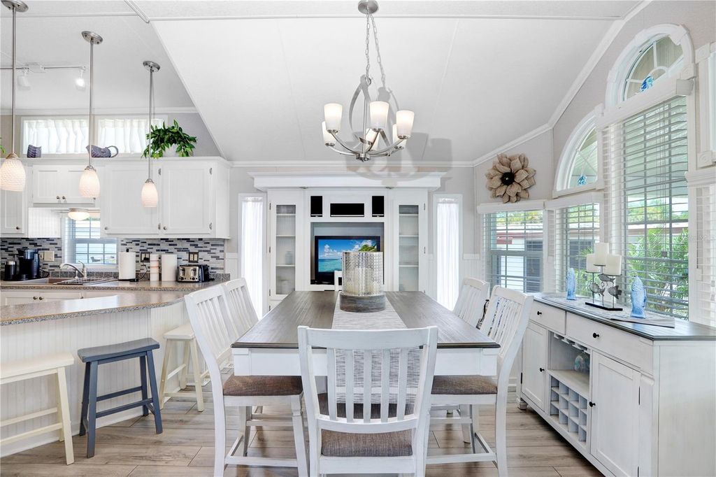 Image 9 of property listing at 3333 26TH AVENUE E 1104, Bradenton, FL 34208