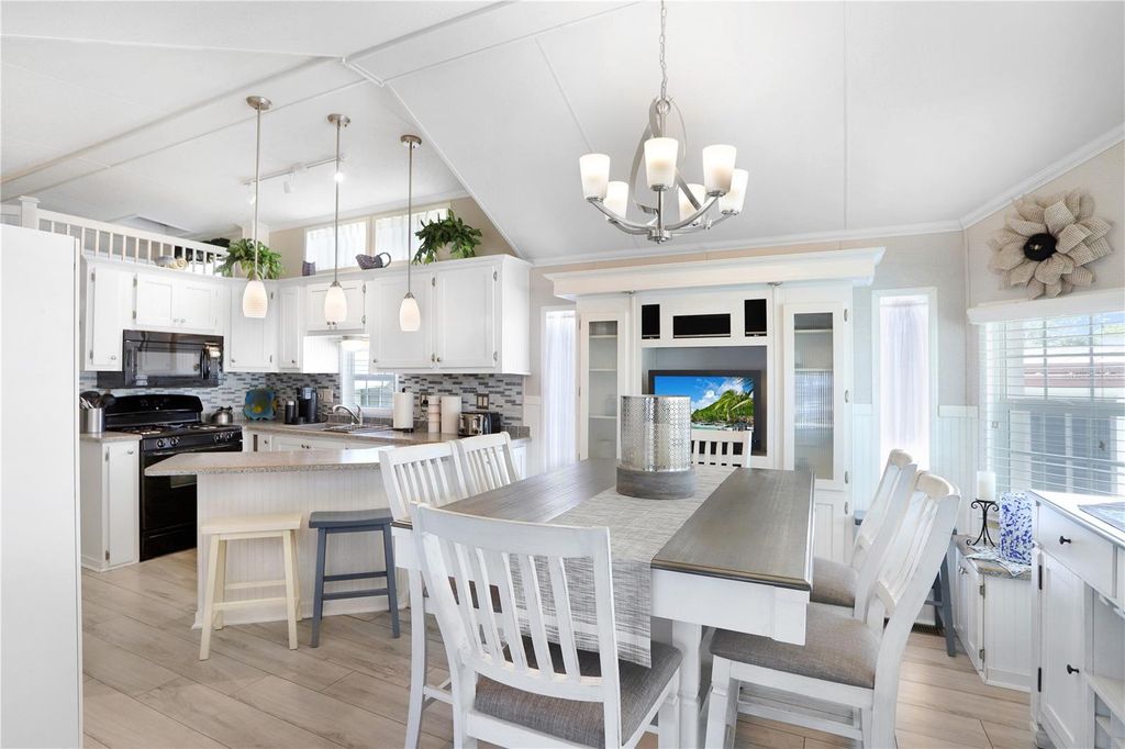 Image 10 of property listing at 3333 26TH AVENUE E 1104, Bradenton, FL 34208