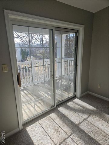 19 Berview Circle B, St Louis, MO 63129