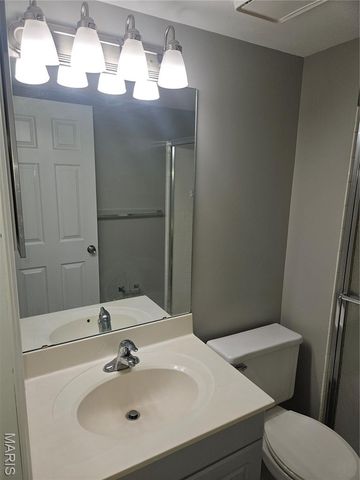 19 Berview Circle B, St Louis, MO 63129