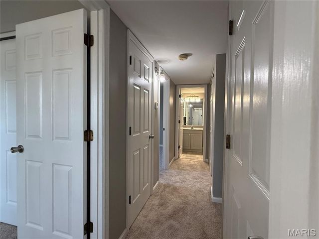 19 Berview Circle B, St Louis, MO 63129