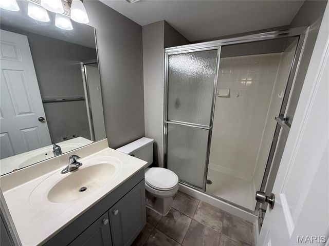 19 Berview Circle B, St Louis, MO 63129