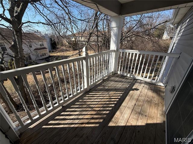 19 Berview Circle B, St Louis, MO 63129