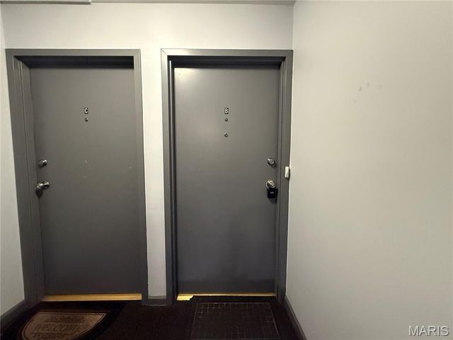 19 Berview Circle B, St Louis, MO 63129