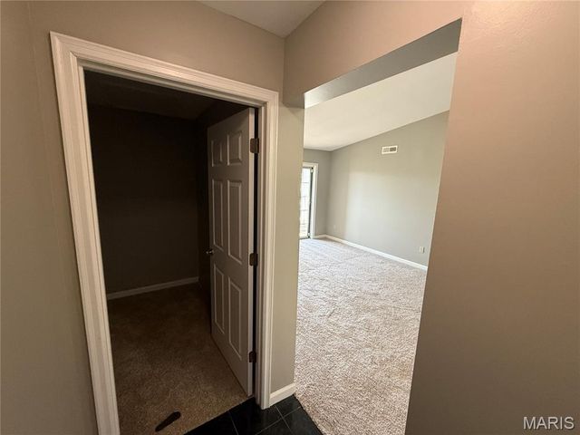 19 Berview Circle B, St Louis, MO 63129