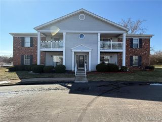 19 Berview Circle B, St Louis, MO 63129